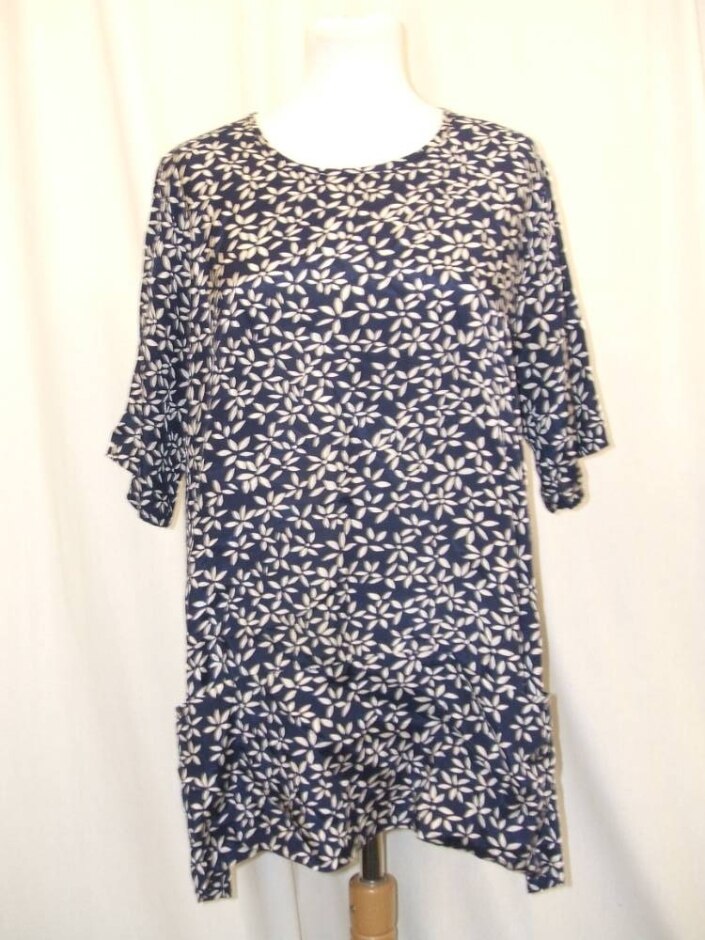 Masai Straight-fit Mini Dress Navy & White Size: S