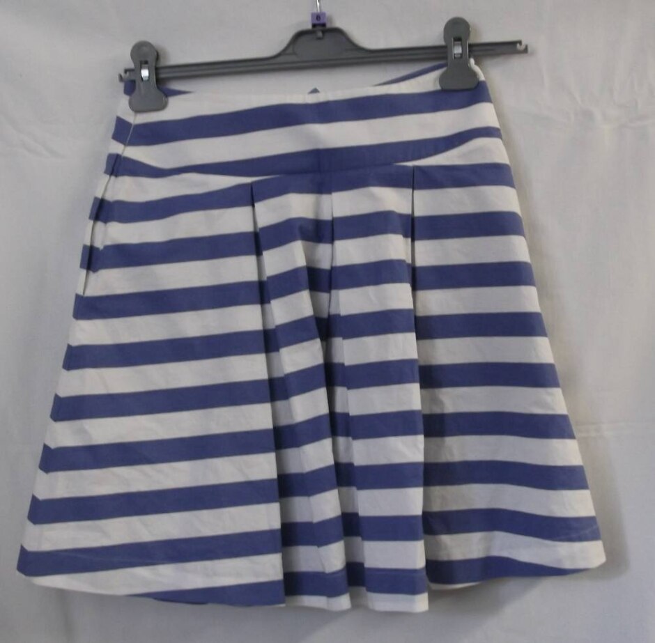 Cabbages And Roses Short Cotton Skirt Blue And White Size: 8