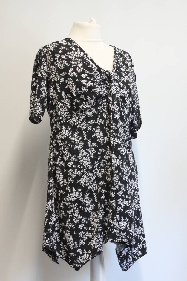 Grace Short Sleeve, V Neck Blouse Blck/white Size: 18