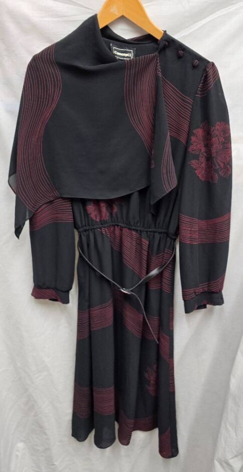 Concept 1 Midi Dress Black Red Size: S