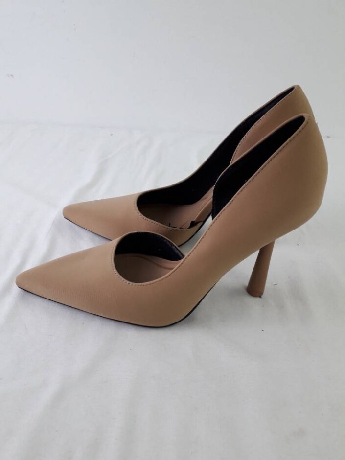 Zara Women's High Heeled Asymmetric Point Shoes Size 3 Beige Used