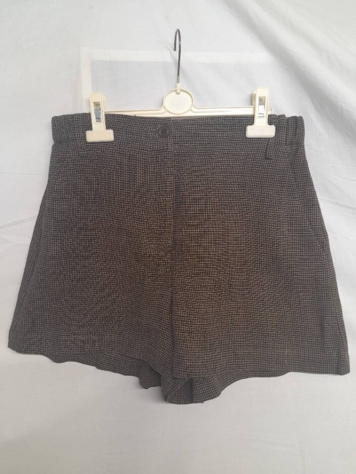 Raey Tailored Linen Shorts Black & Brown Size: 10