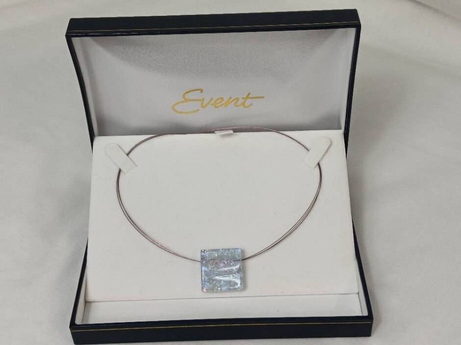 Nwot Hand Crafted Fused Glass Choker Necklace In Gift Box