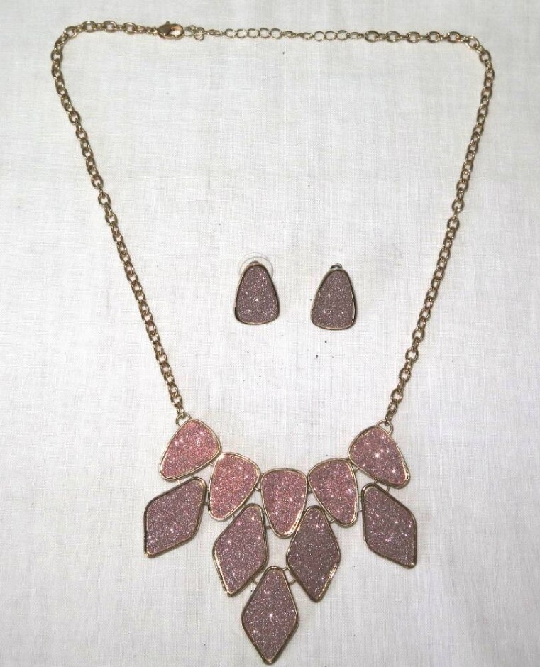 Necklace And Matching Earring Set In Gold-tone. 50 Cm Long Chain.