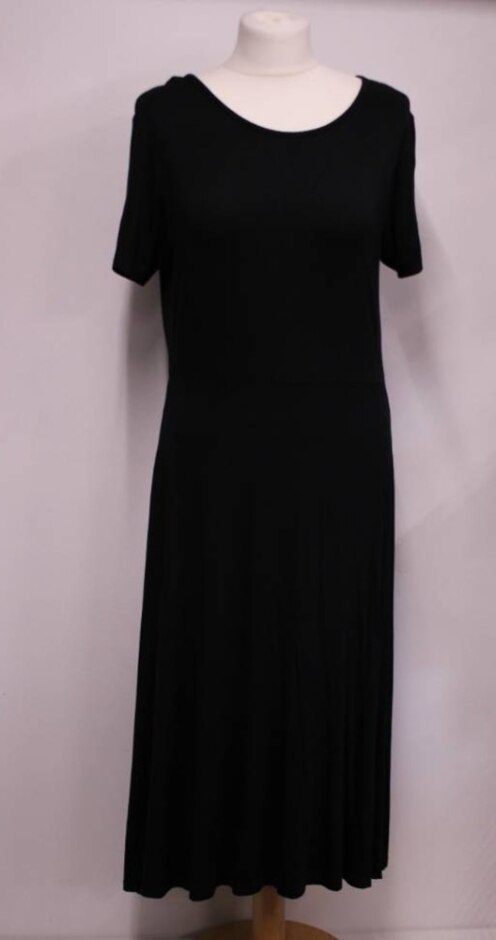 Urban Coco Flared Midi Dress Black Size: L