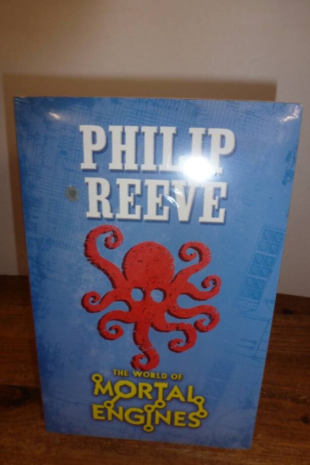 The World Of Mortal Engines - Philip Reeve (new Books In Trilogy)