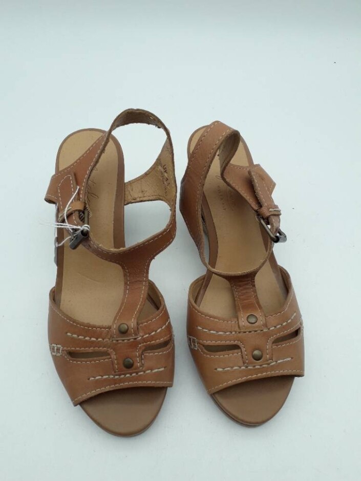 Footglance Women's Wedge Sandals With Buckle Closure Colour: Tan Size: 4.5 New