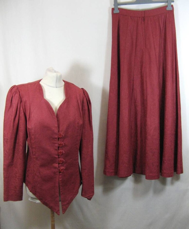Ms. Emma Designs Jacket & Skirt Set Red Size: M