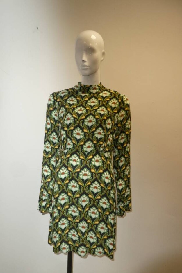 H&m Long Sleeved Dress Green Floral Size: L