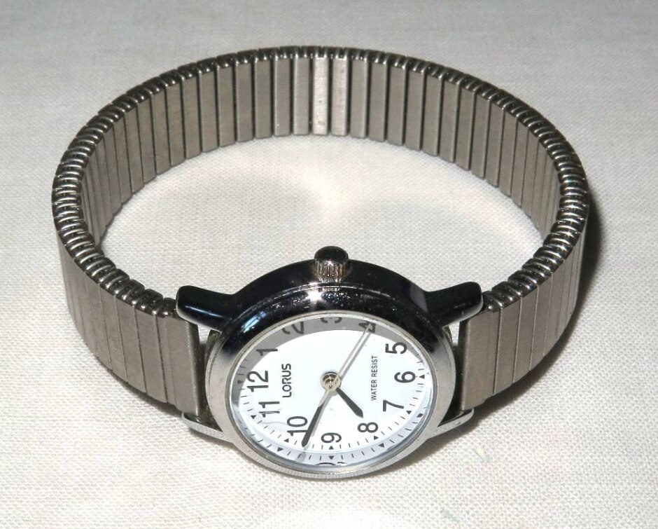 Lorus Ladies Quartz Expanding Bracelet Watch In Chrome Finish. In Gwo