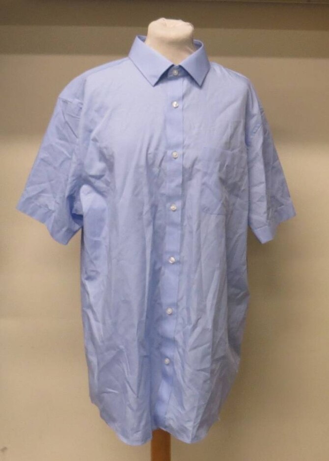 M&s Short-sleeved Shirt Light Blue Size: 17" Collar
