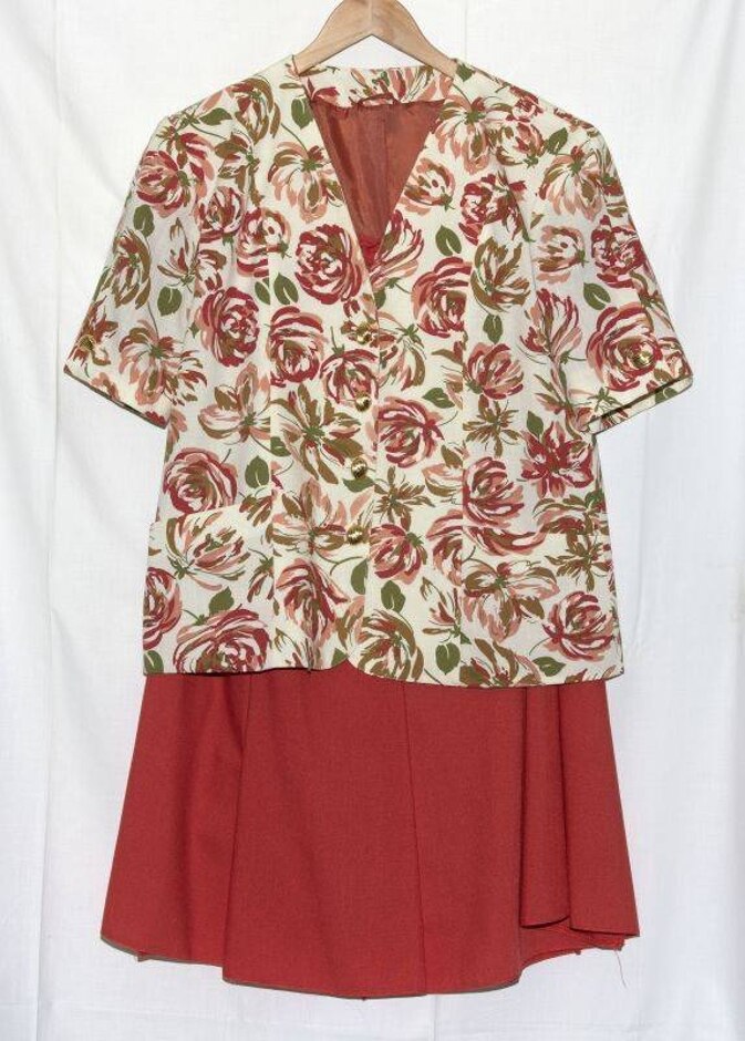 Vintage Ken Wallis Short Sleeve Skirt Suit Peach/orange Size: 14