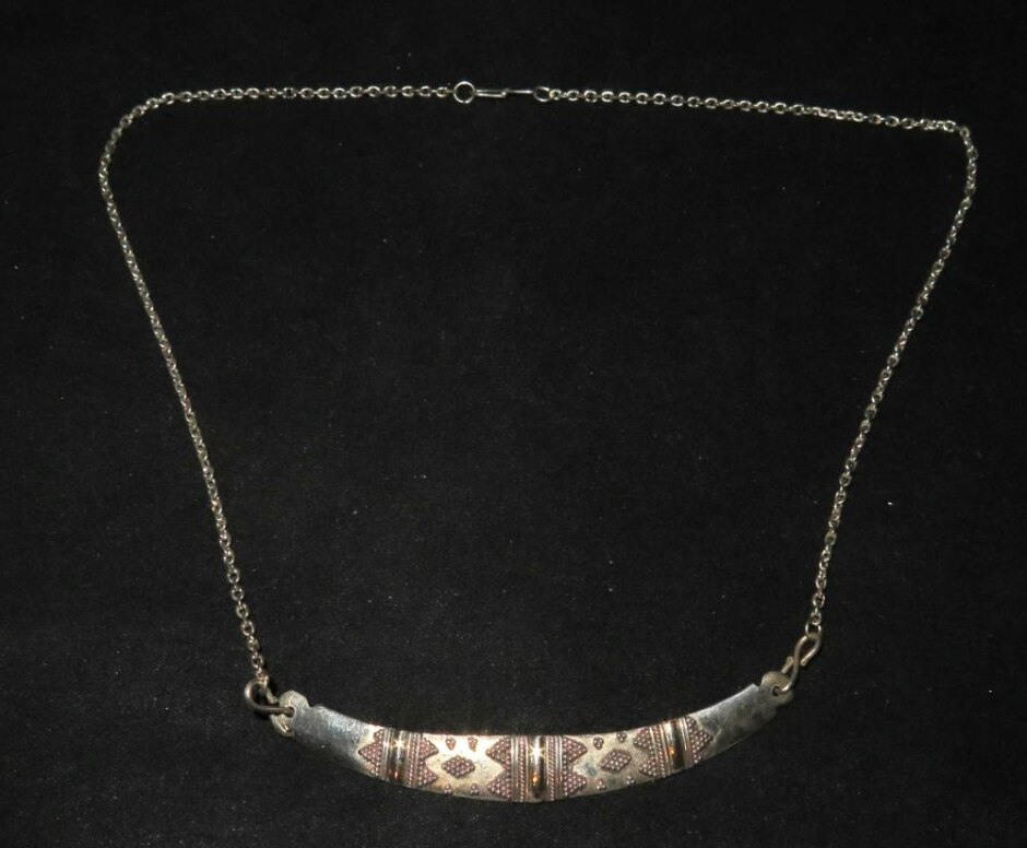Sterling Silver Boomerang Shaped Pendant Necklace. 43 Cm Long