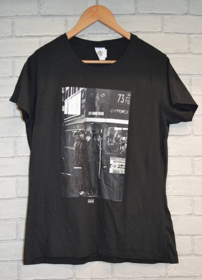 New Oasis  London T-shirt Black  Size: L