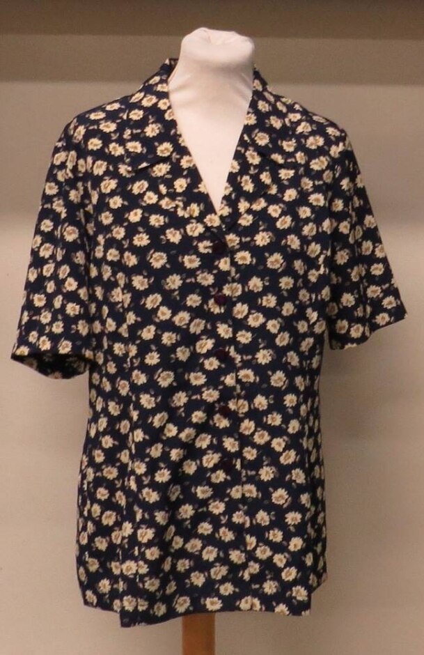 Eastex Short-sleeved Blouse Navy & Cream Size: 12