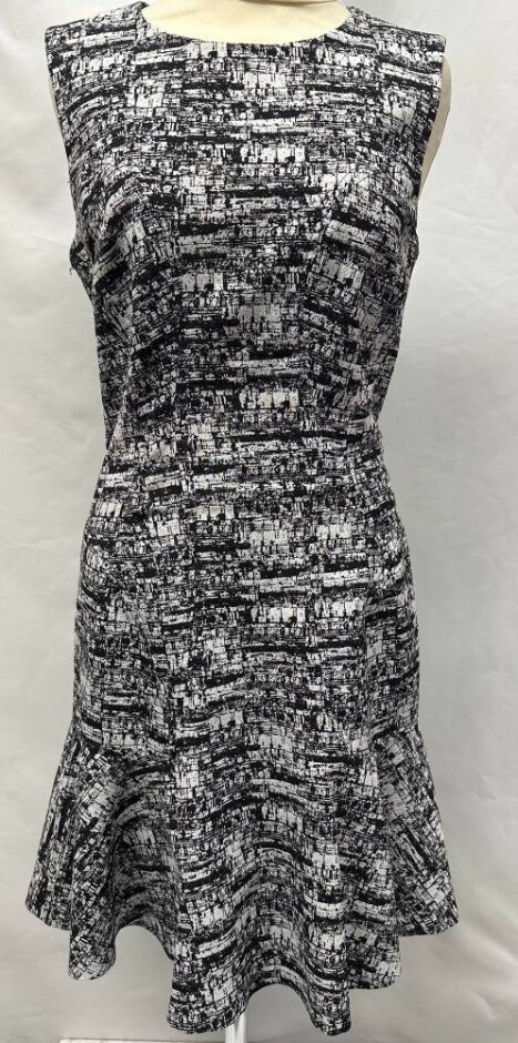 Diane Von Furstenberg Sleeveless Dress Flounce Hem  Black & White Size: 4