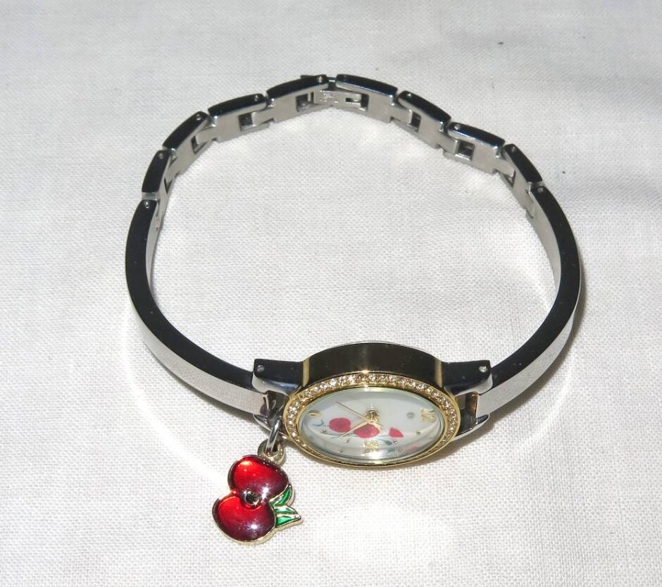 'lest We Forget' Commemorative Ladies Bracelet Quartz Watch In Gold And Silver Tone. As New.