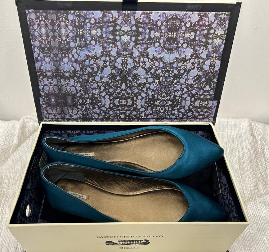 Leon Max Teal Satin Flat Shoes Lake Green Size 6.5