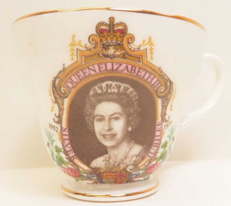 Vintage Decorative Queen Elizabeth 2nd Silver Jubilee China Tea Cup 1977