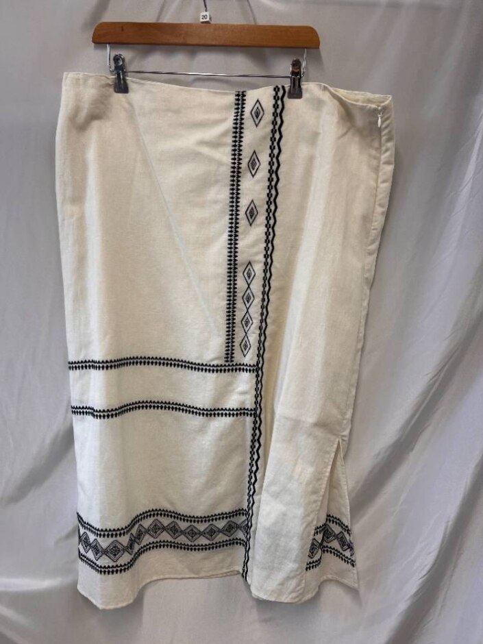 M&s Marks & Spencer Dress With Black Design Cream Size: 22