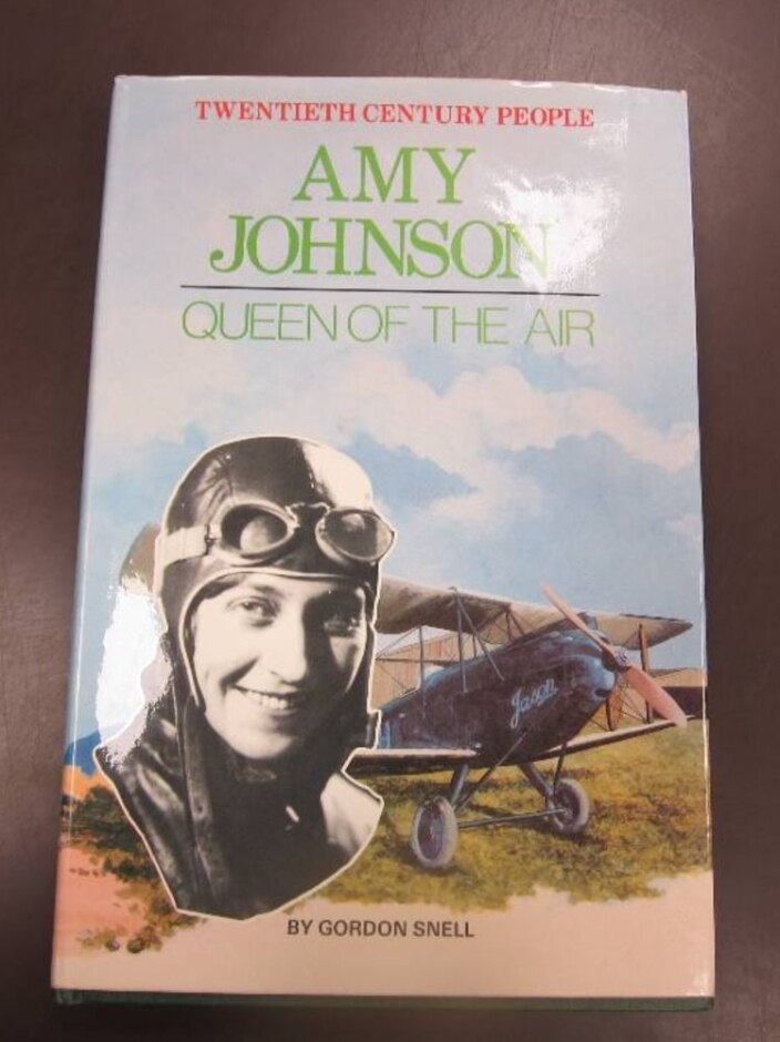 Amy Johnson: Queen Of The Air (twentieth Century People)