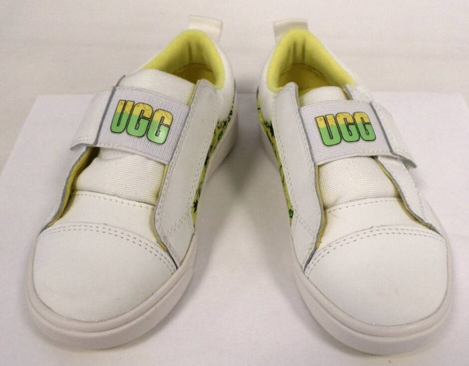 Ugg  Shoes White Size: 4 - 5 Years