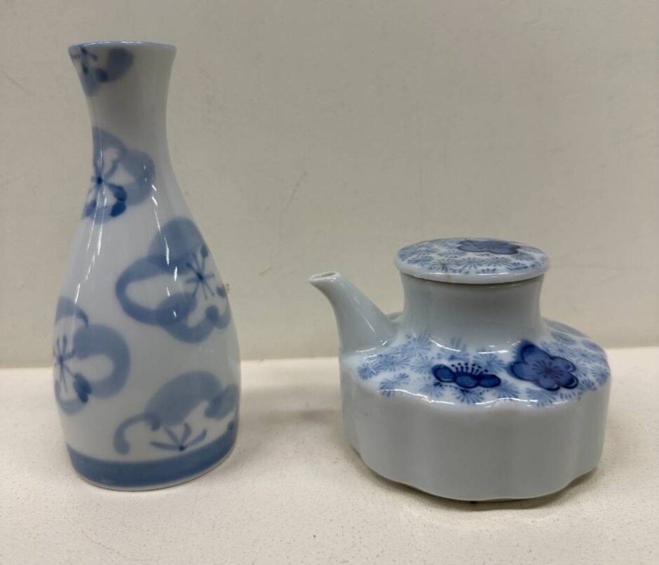 Blue And White Porcelain Japanese Arita Ware (imari) Sauce Decanter And Bottle Makers Mark