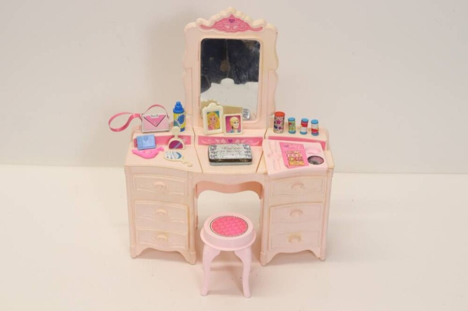 Vintage 1985 Barbie Dressing Table And Accessories