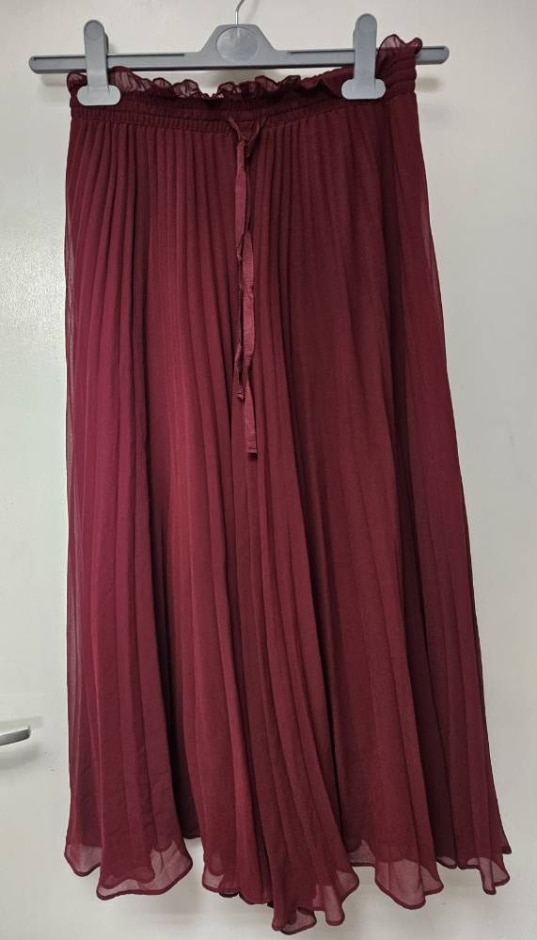 Zara Pleated Midi Skirt Burgundy Size: Xs