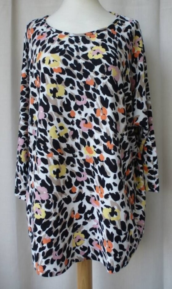 Kim & Co Soft Touch Tunic Animal Size: M