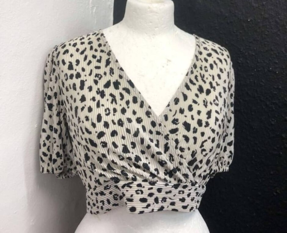 Miss Selfridge Petite Leopard Print Crop Top Black & White Size: 8