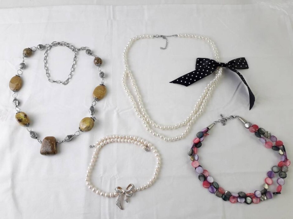 Job Lot Costume Jewellery 4 Pcs Necklace Multicoloured Mixed Style