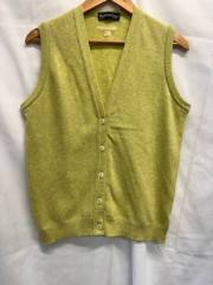 Burberrys Golf Light Weight Wool Waistcoat Lime Green Size: M