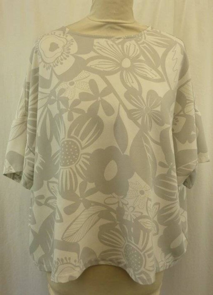 Phase Eight Oversized Top White Size: M