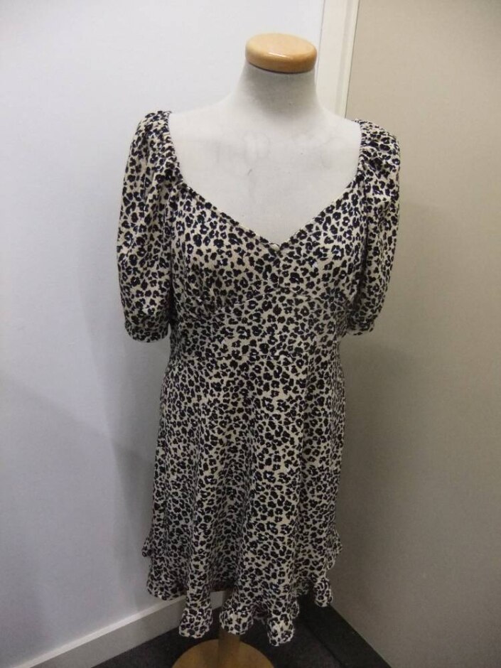 Dorothy Perkins Knee Length Dress Beige And Black Size: 12