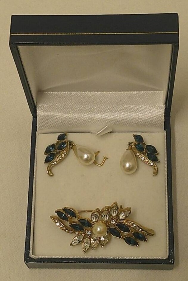 Rosita Brooch & Earring Set