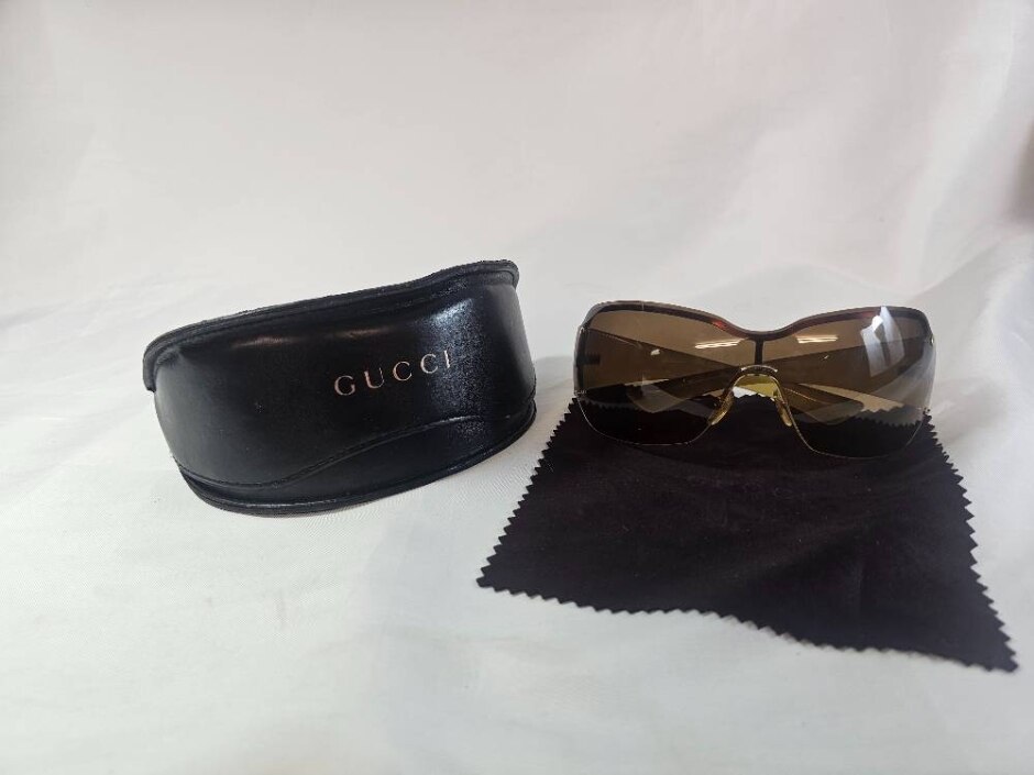 Vintage Gucci Aviator Sunglasses - With Case And Cloth