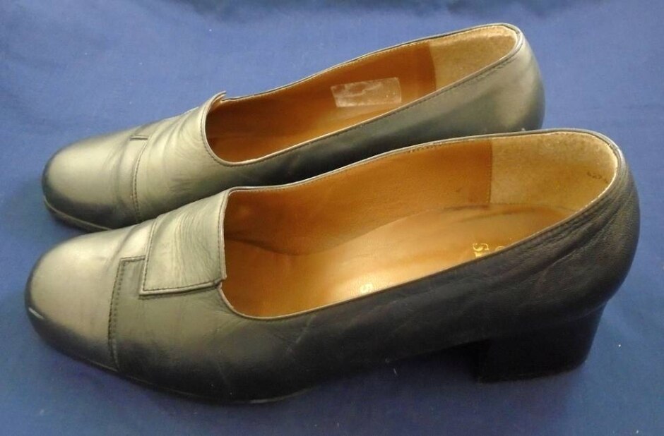 Black Leather Kshoes With Block Heel Size 5.5 (38.5)