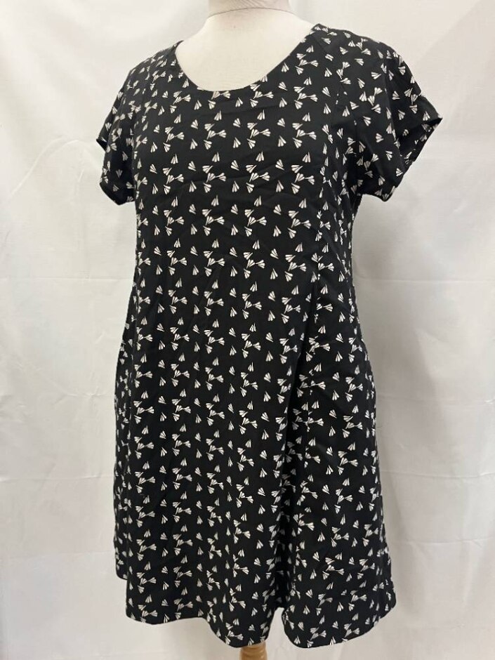 United Colors Of Benetton Mini Length Trapeze Dress Black White Size: 16