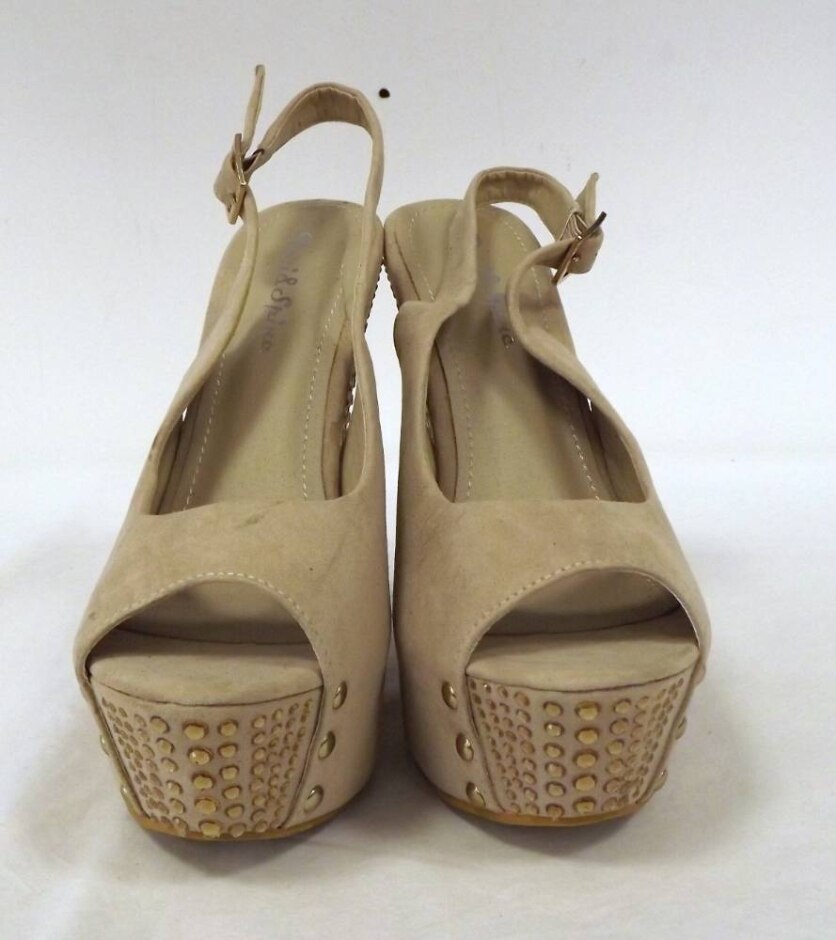 Fiori & Spine Suede Beige Wedges Size: 6.5