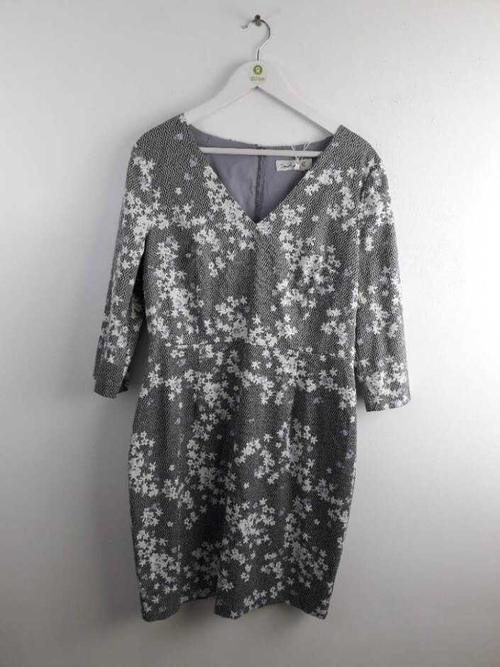 Damsel In A Dress Floral Shift Dress Grey Size: 16