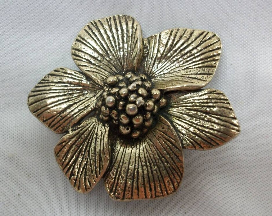 Vintage C. 1970s British 'miracle'  Brooch Flower Design Pewter With Gold Coloured Finish