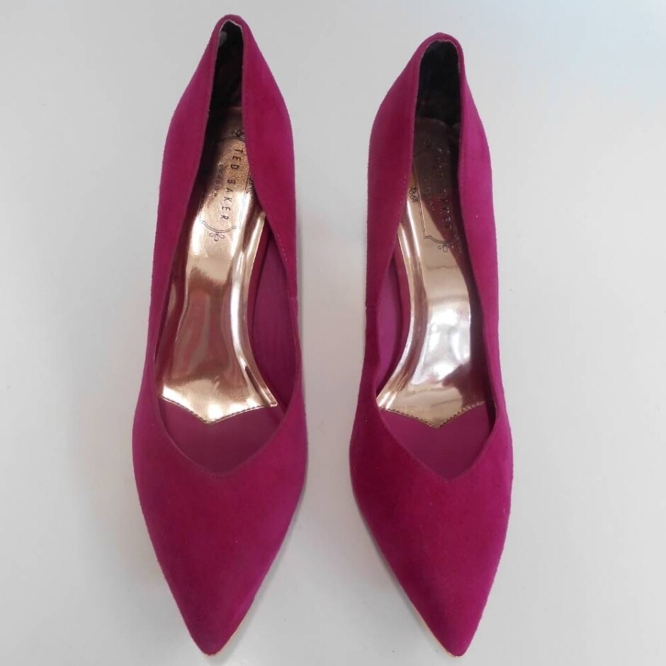 Bnwot Fabulous Pair Of Ted Baker Magenta Suede Heeled Court Shoes With Gold Details Size Eu 41 (uk 7