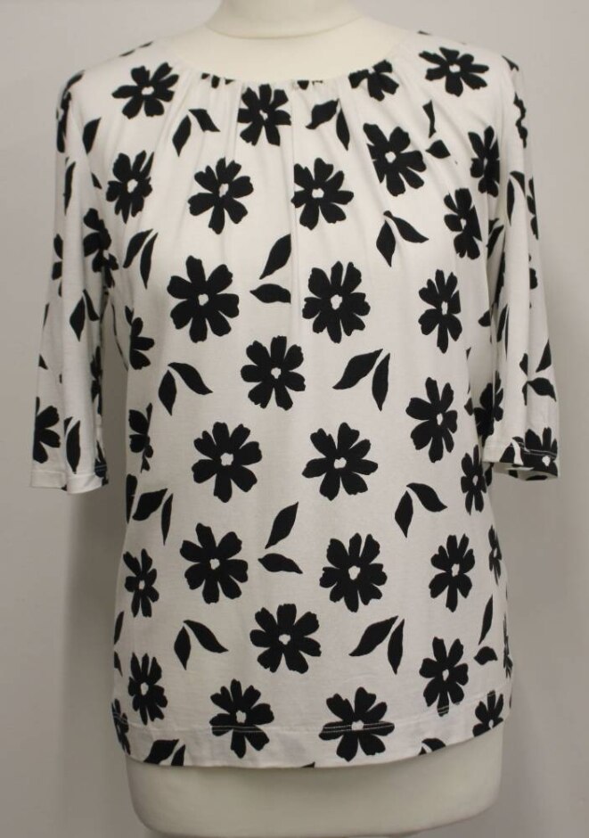 Hobbs Half-sleeved Printed T-shirt Black & White Size: S