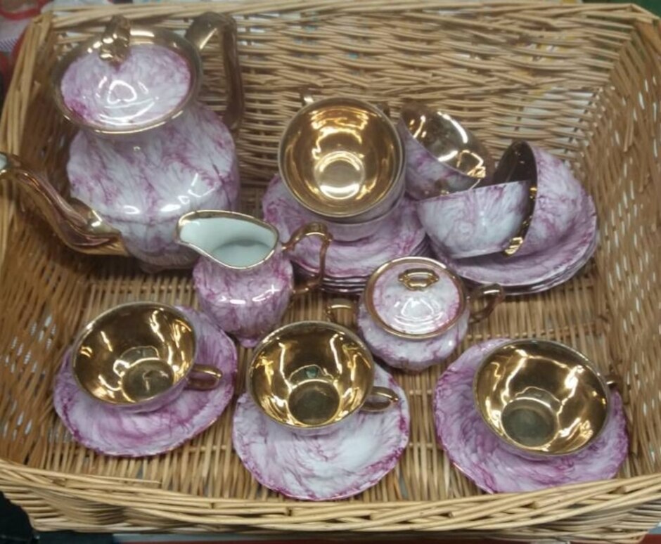 Walbrzych (poland) 19 Piece Coffee Set In Pink & White Marble Effect With Gold Lustre