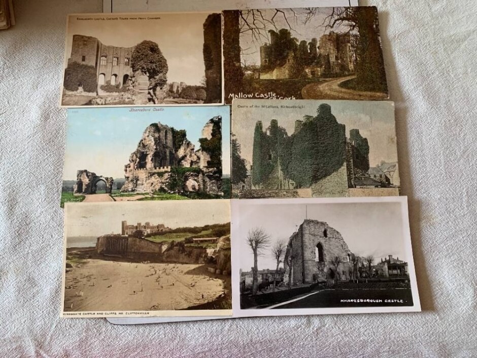1.9 Kg Postcards Of Castles And Priory.