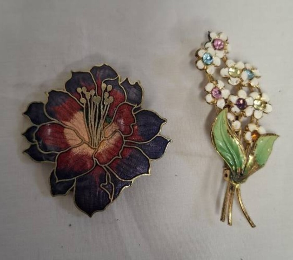 Set Of 2 Vintage Flower Brooches 1 X Enamel  & Gem Bouquet 1 X Enamel Flower Preloved