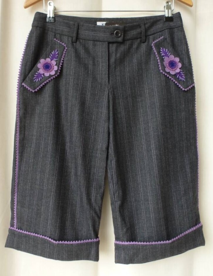Moschino Cheap And Chic Floral Embellished Wool Shorts Grey Size: 10