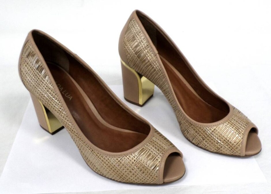New - Luz Da Lua Gold & Dusty Pink Leather Heels Size : 4
