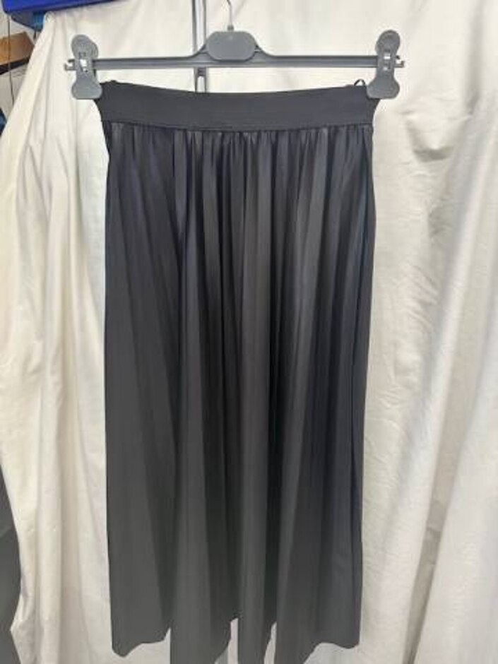 Vila Black Pleated Skirt Black Size: S
